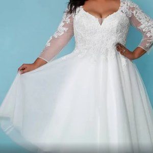 Sydney's Closet Ivory Wedding Dress